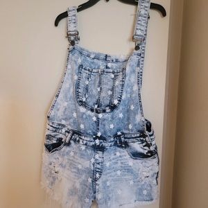 Overall shorts ⭐️⭐️⭐️